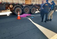 MOTOCICLISTA MORRE ESMAGADO POR CARRETA NA BR - 364 APÓS BATER NA TRASEIRA DE CARRO - Foto: ASSESSORIA