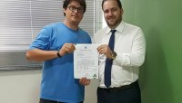 DEPUTADO ALEX REDANO ASSINA CONVÊNIO DE QUASE MEIO MILHÃO DE REAIS COM O "IVAS" - Foto: ASSESSORIA