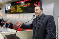 DEPUTADO ALEX  REDANO ALERTA  QUE SERVIDORES  DA SAÚDE PODEM ENTRAR EM GREVE - Foto: ASSESSORIA