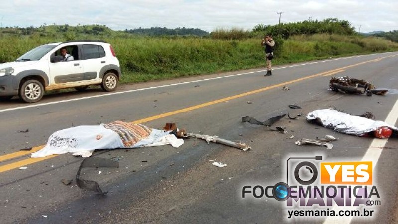 ACIDENTE ENVOLVENDO NA BR - 364 ENVOLVENDO CARRETA  E MOTO  MATA DUAS  PESSOAS