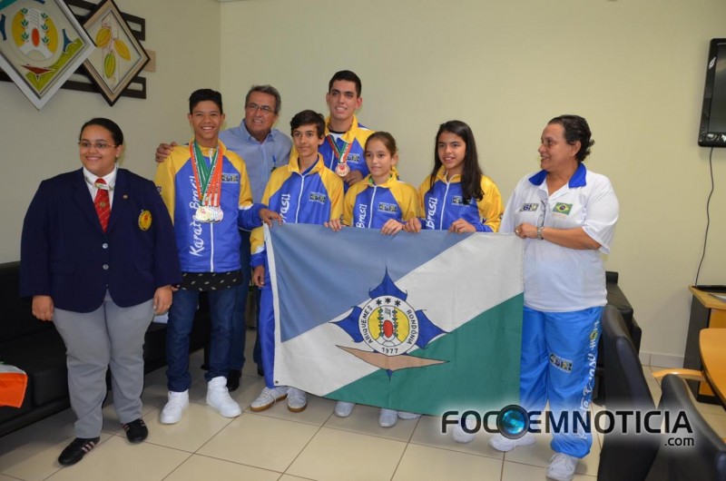 ATLETAS DE ARIQUEMES  GANHAM MEDALHAS NO CAMPEONATO MUNDIAL DE  KARATÊ REALIZADO  NA IRLANDA