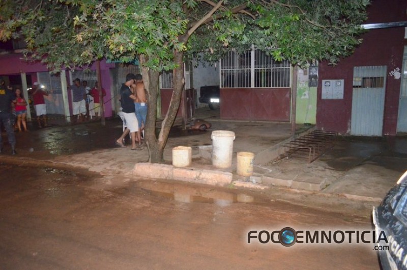 MECÂNICO  É EXECUTADO A TIROS  NA PORTA DE CASA  NA NOITE DE NATAL