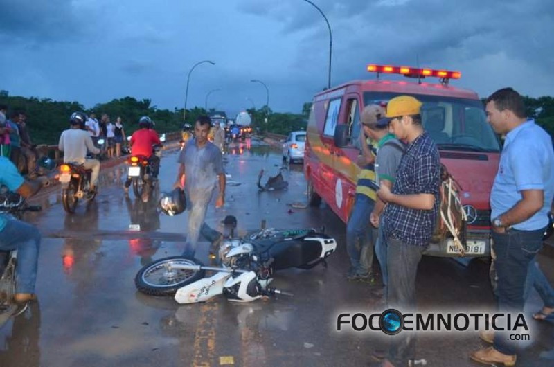 ACIDENTE NA BR - 364 ENVOLVENDO CARRO E MOTO MATA DUAS PESSOAS