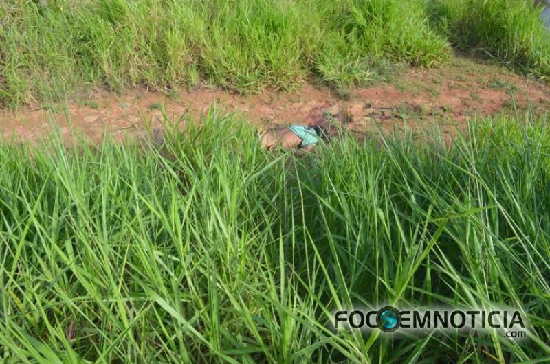 HOMEM É ASSASSINADO E CORPO É JOGADO  PRÓXIMO AO RIO