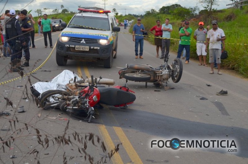 ACIDENTE ENVOLVENDO TRÊS MOTOS MATA DUAS PESSOAS, UMA DAS VÍTIMAS ERA DE ARIQUEMES