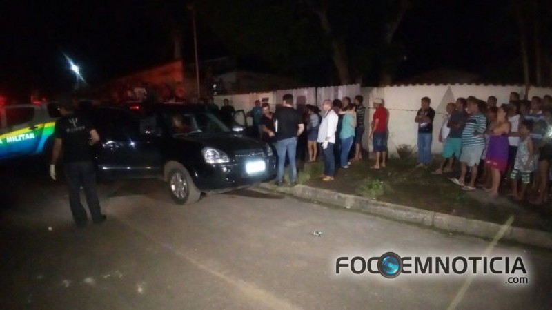 PREFEITO DE CANDEIAS É ASSASSINADO NA PORTA DE SUA CASA COM CINCO TIROS, ACOMPANHANTE FOI BALEADA