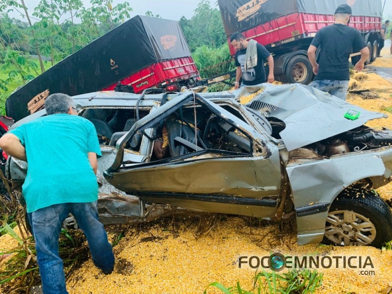 ACIDENTE NA BR -364 ENVOLVENDO CARRETAS E UNO MATA PAI E FILHO E DEIXA OUTRO FERIDO