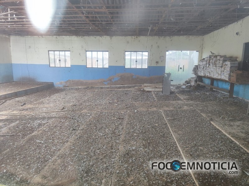 DESCASO E ABANDONO EM RIO CRESPO, OBRAS PARALISADAS E O PRÉDIO DA BIBLIOTECA FECHADO HÁ DOIS ANOS